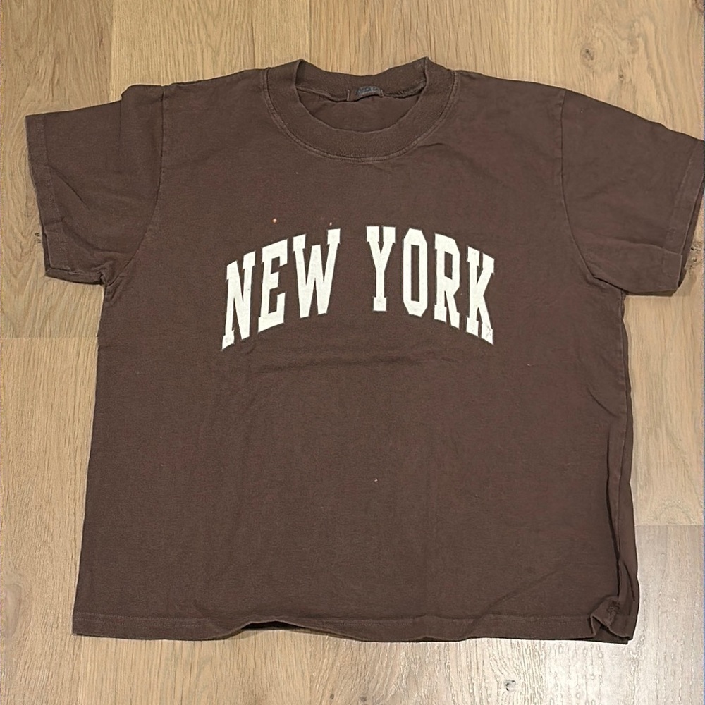 Brandy Melville Chloe New York T-shirt Top Brown - Picture 2 of 3